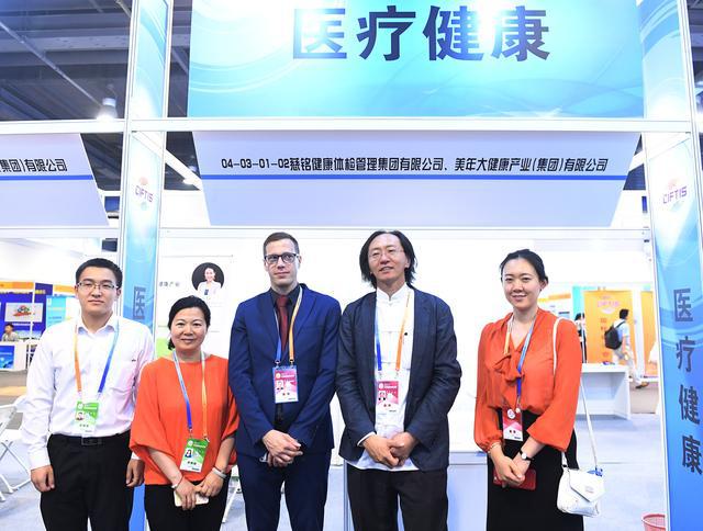 慈銘體檢合影3.jpg
