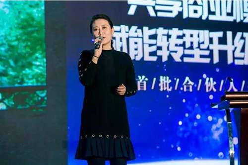 3慈銘體檢創(chuàng)始人、韓博士診所集團(tuán)韓小紅博士在健康論壇上致辭.jpg